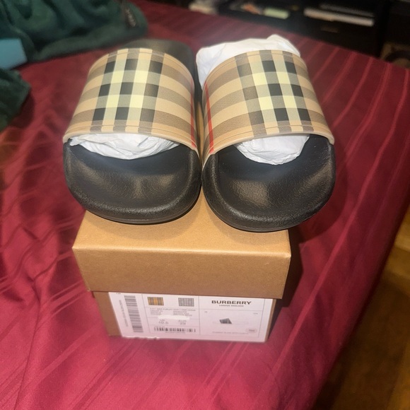 Burberry Tan Shoe Box with Label - Picture 1 of 4